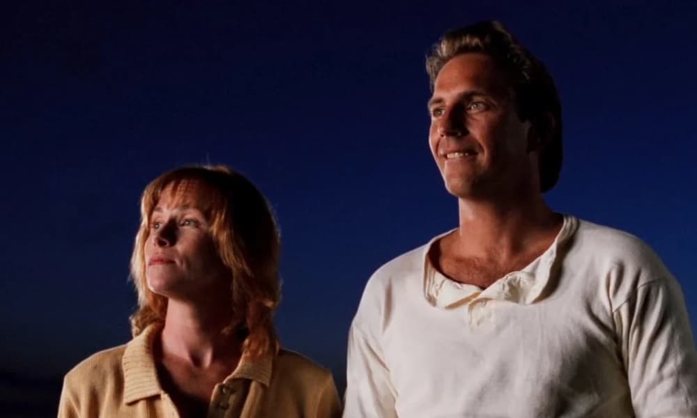 Amy Madigan and Kevin Costner in Field of Dreams (1989).