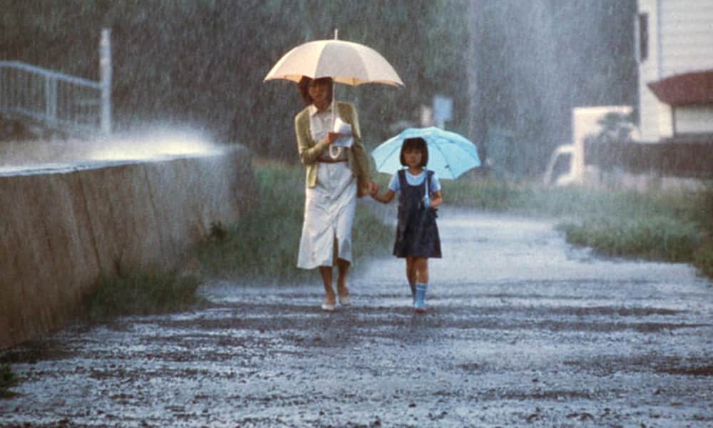 Hitomi Kuroki and Rio Kanno in Dark Water (2002).