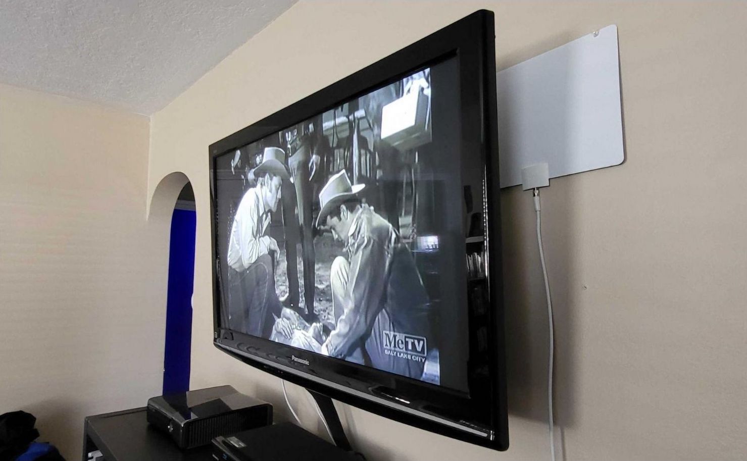 The Mohu Leaf 50 looking conspicuous mounted on a wall.